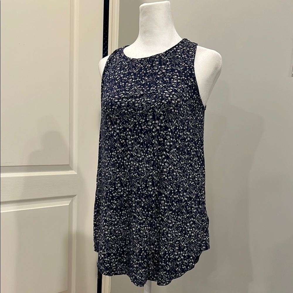 Old Navy Luxe Sleeveless Blouse – Navy Floral, Size SP (Small Petite)